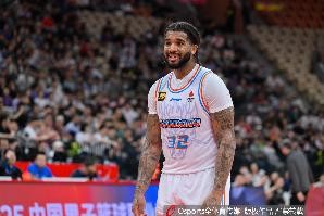 造杀伤但效率不高！克里斯10中3&amp;罚球12中12 得到18分8篮板