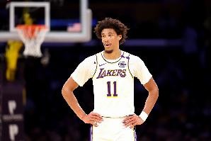 星空体育网站-美记：湖人今年休赛期的优先事项之一是留下中锋海斯