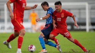 星空体育下载-左翼被突爆？国足死磕奏效 扬科维奇大巴摆成了